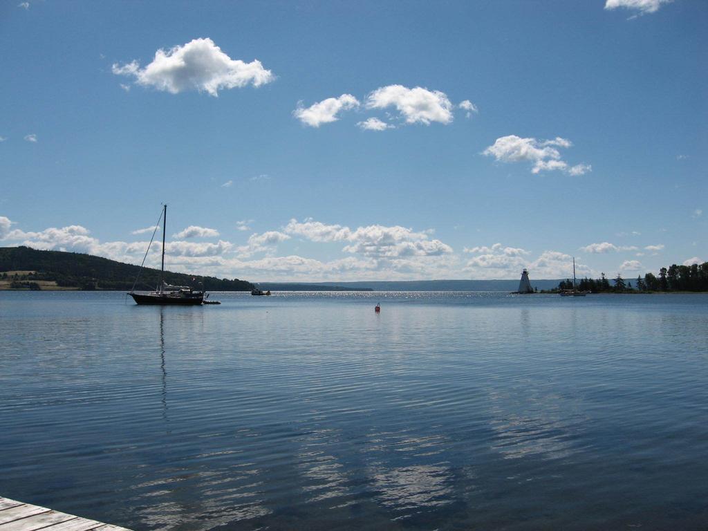 Dunlop Inn Baddeck Exterior photo