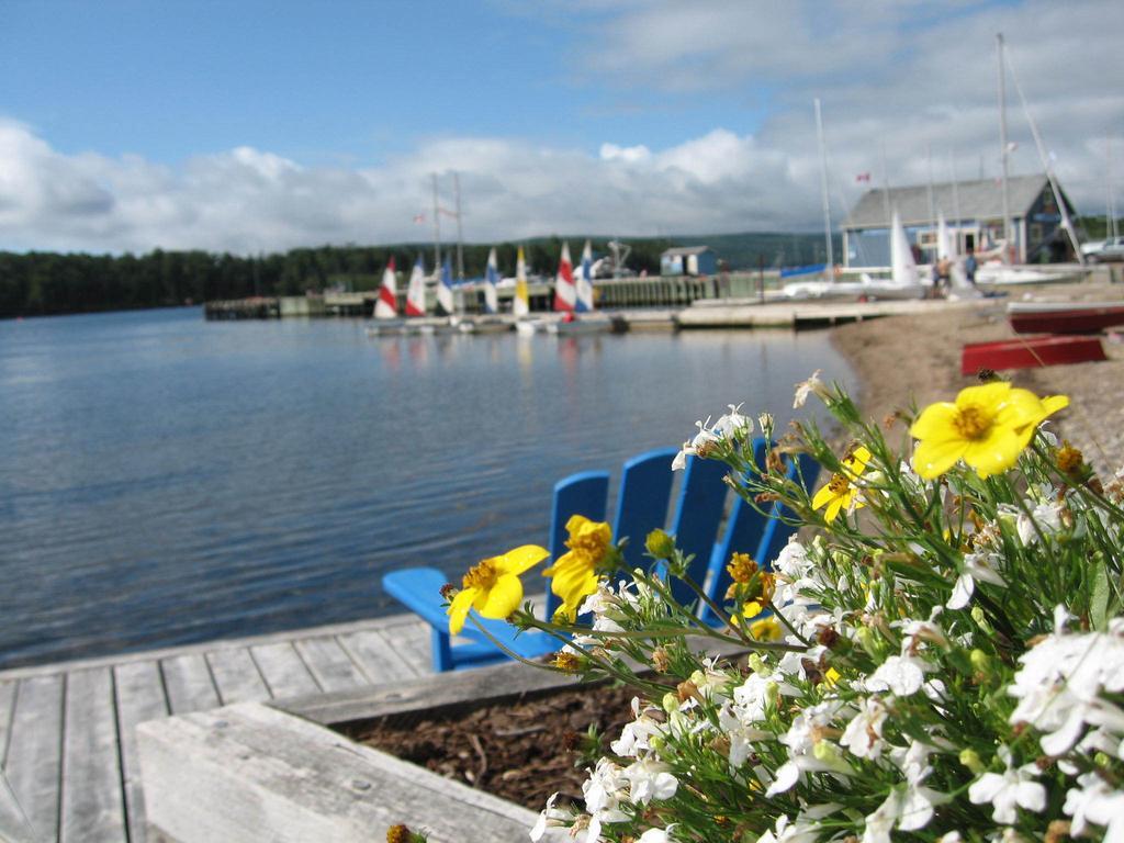 Dunlop Inn Baddeck Exterior photo