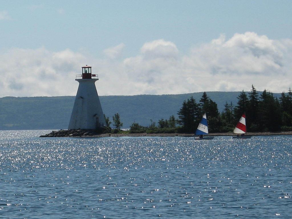 Dunlop Inn Baddeck Exterior photo