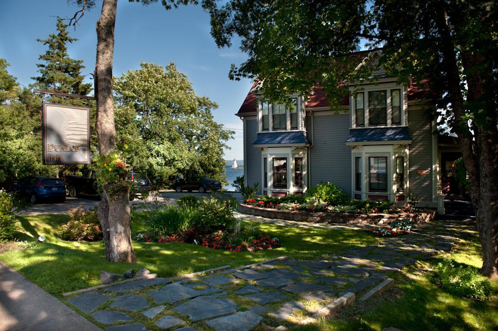 Dunlop Inn Baddeck Exterior photo