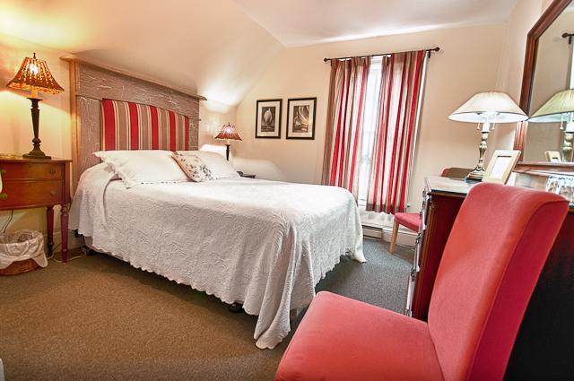 Dunlop Inn Baddeck Room photo